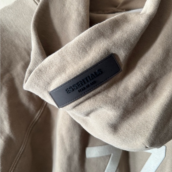 Essentials - Picture 5 of 7